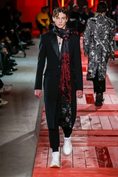 Look 34
